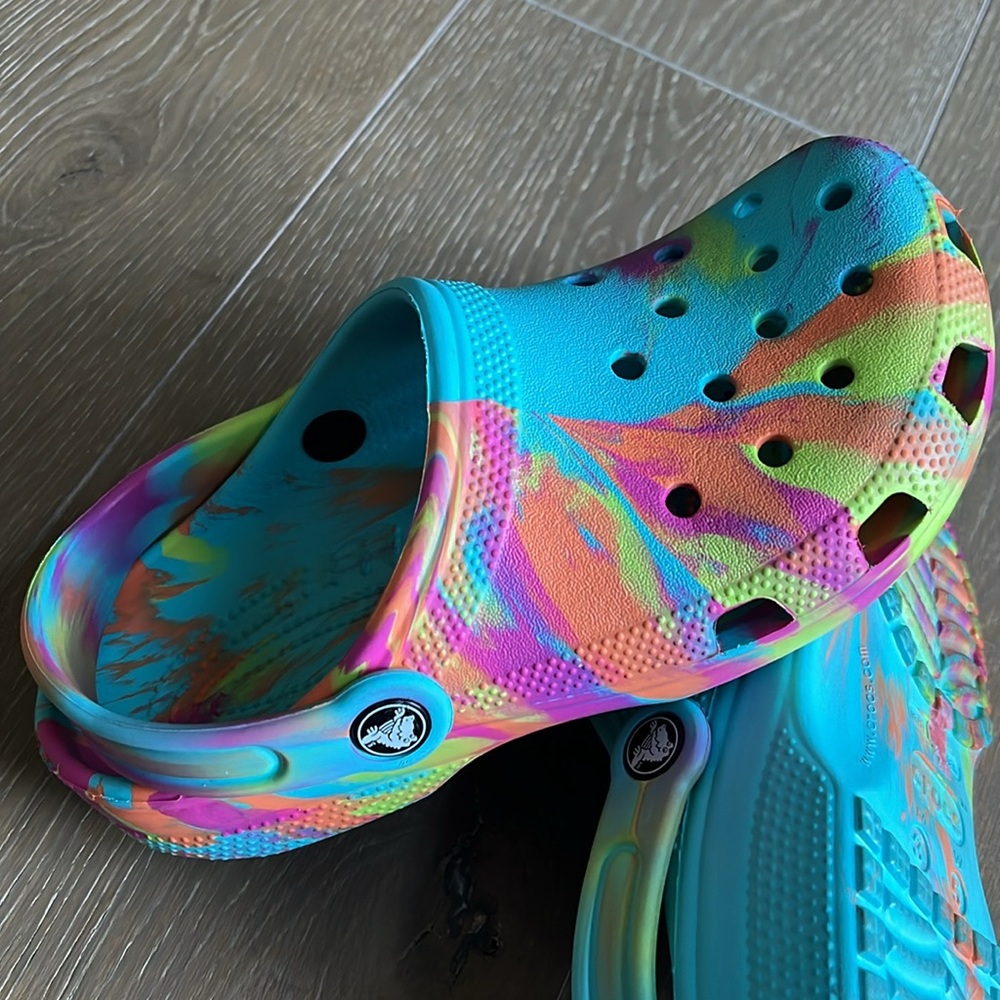 CROCS Multicolor Tie-Dye kids size big kid 5 - Picture 9 of 10